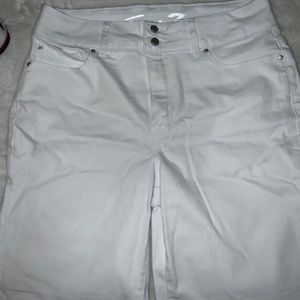 Seven tummyless Bermuda Shorts